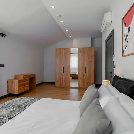 Duplex W Balcony Terrace 5 Min To アパート *